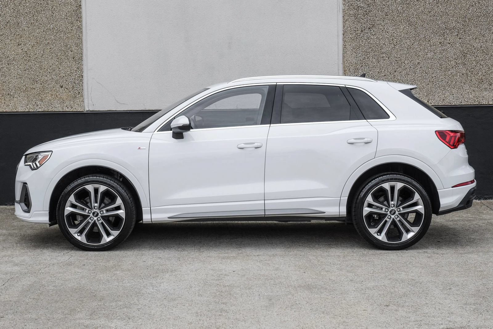 Used 2020 Audi Q3 2.0T Premium Plus w/ Premium Plus Package AWD/4WD image 14