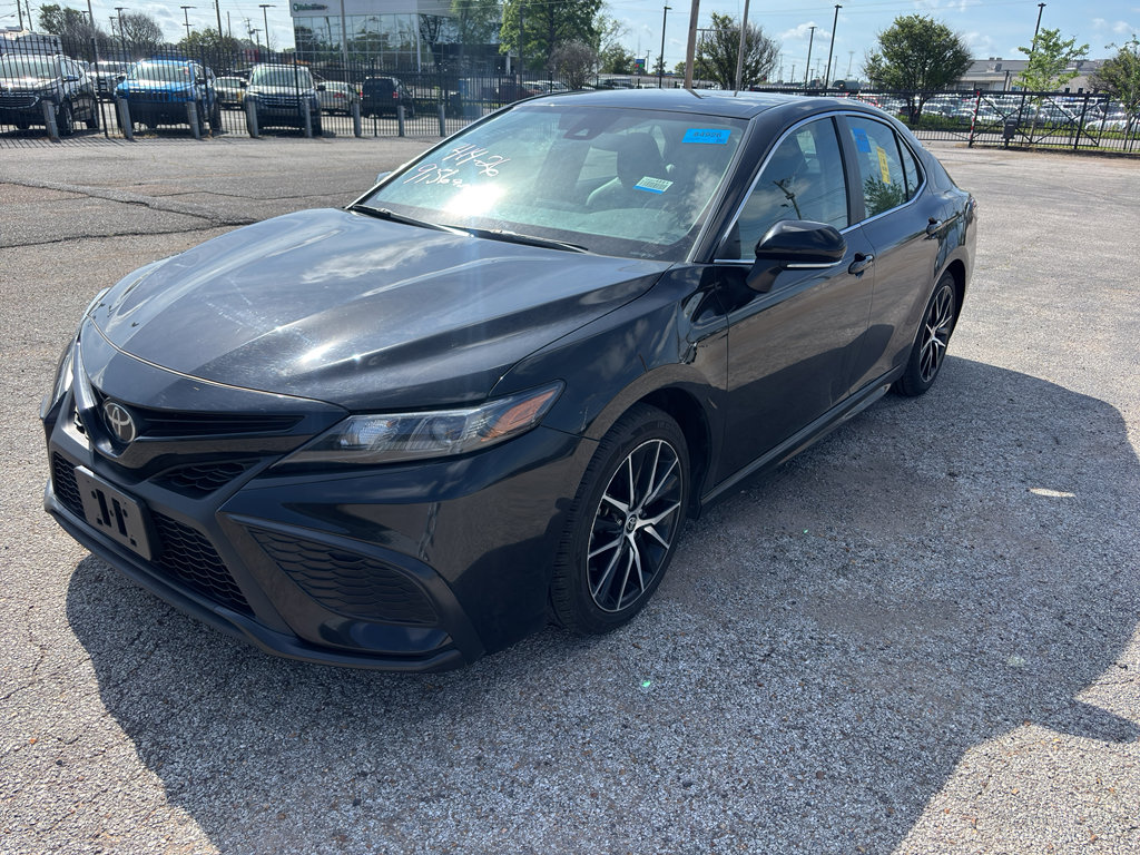 Used 2024 Toyota Camry SE FWD image 1
