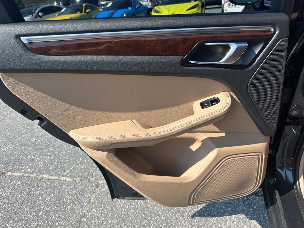 Used 2023 Porsche Macan Turbo image 30