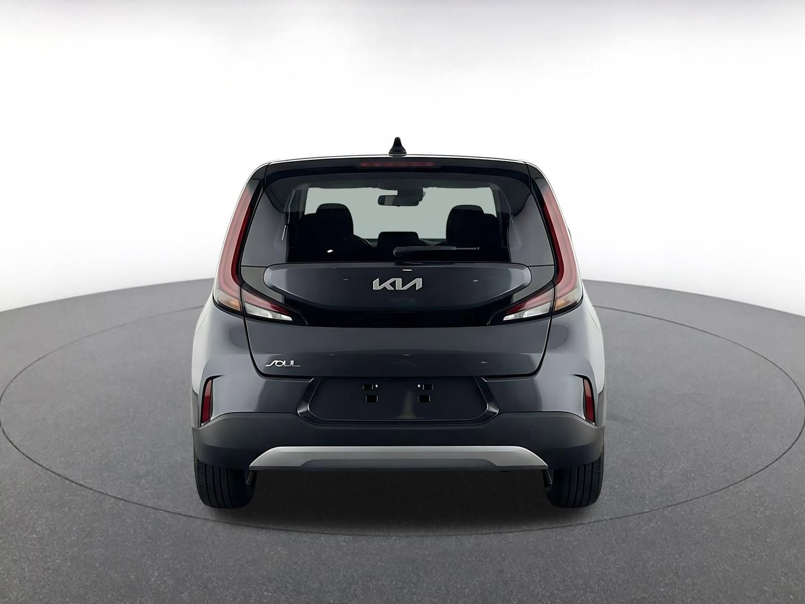 Used 2025 Kia Soul LX w/ LX Technology Package FWD image 8