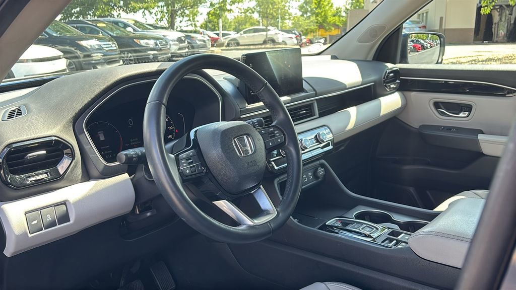 Used 2025 Honda Pilot EX-L image 26