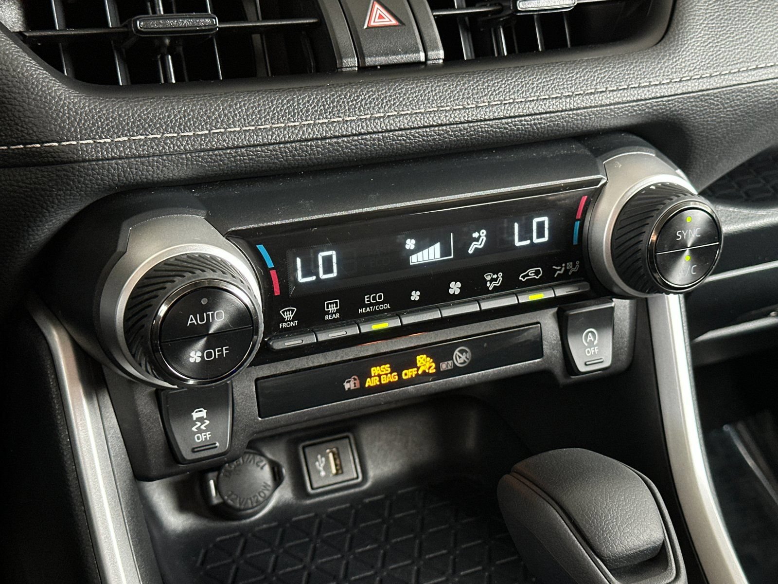 Used 2025 Toyota RAV4 XLE FWD image 18