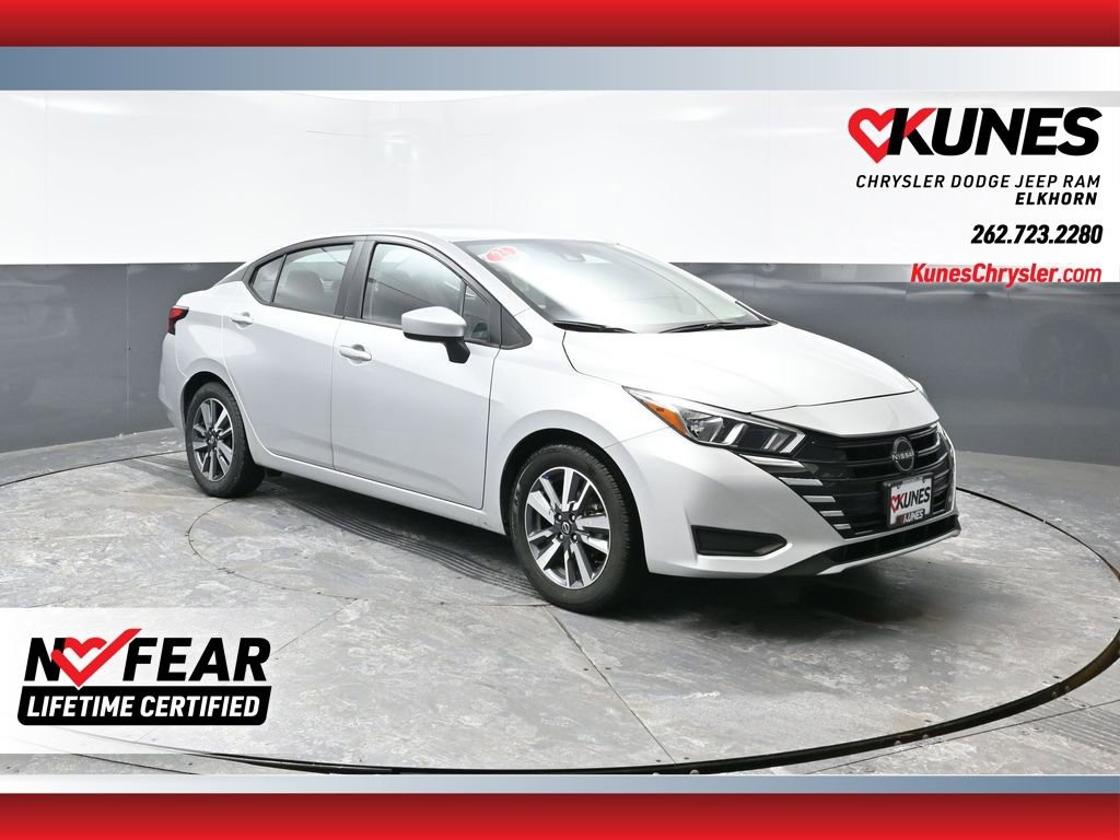 Used 2023 Nissan Versa SV image 1