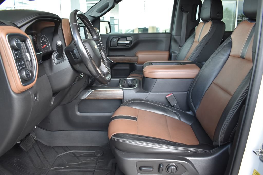 Used 2020 Chevrolet Silverado 1500 High Country w/ Technology Package AWD/4WD image 3