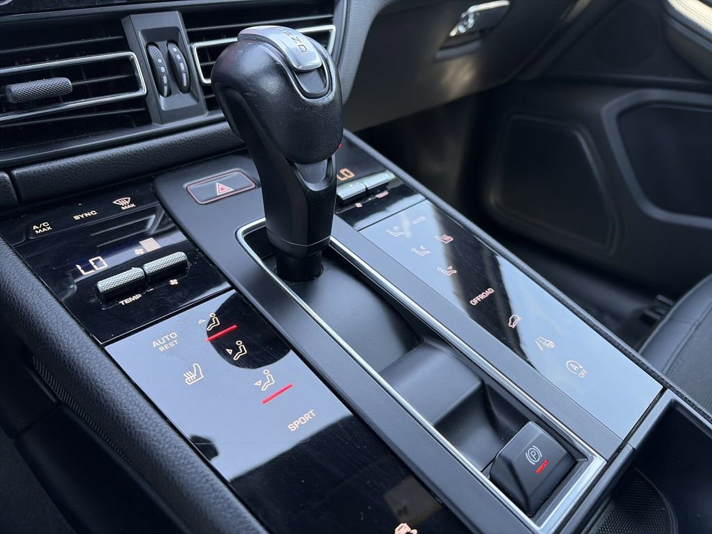 Used 2023 Porsche Macan image 8