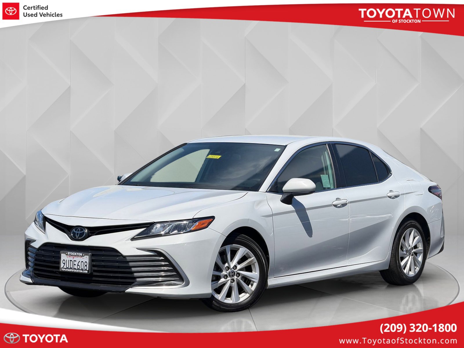 Certified 2022 Toyota Camry LE FWD image 1