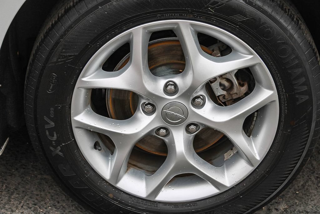 Used 2018 Chrysler Pacifica Touring-L w/ Tire & Wheel Group FWD image 11