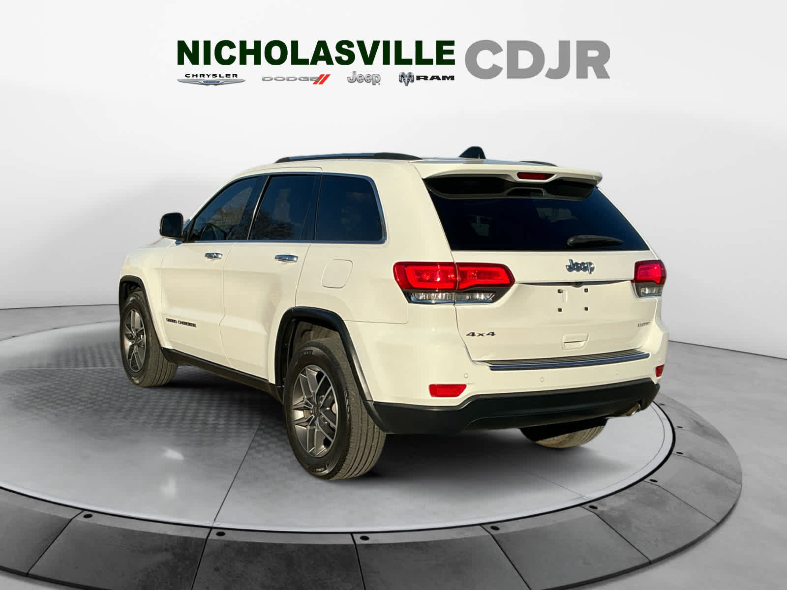 Used 2019 Jeep Grand Cherokee Limited AWD/4WD image 3
