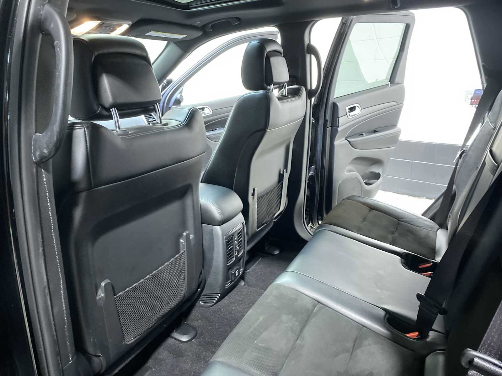 Used 2019 Jeep Grand Cherokee Altitude image 12