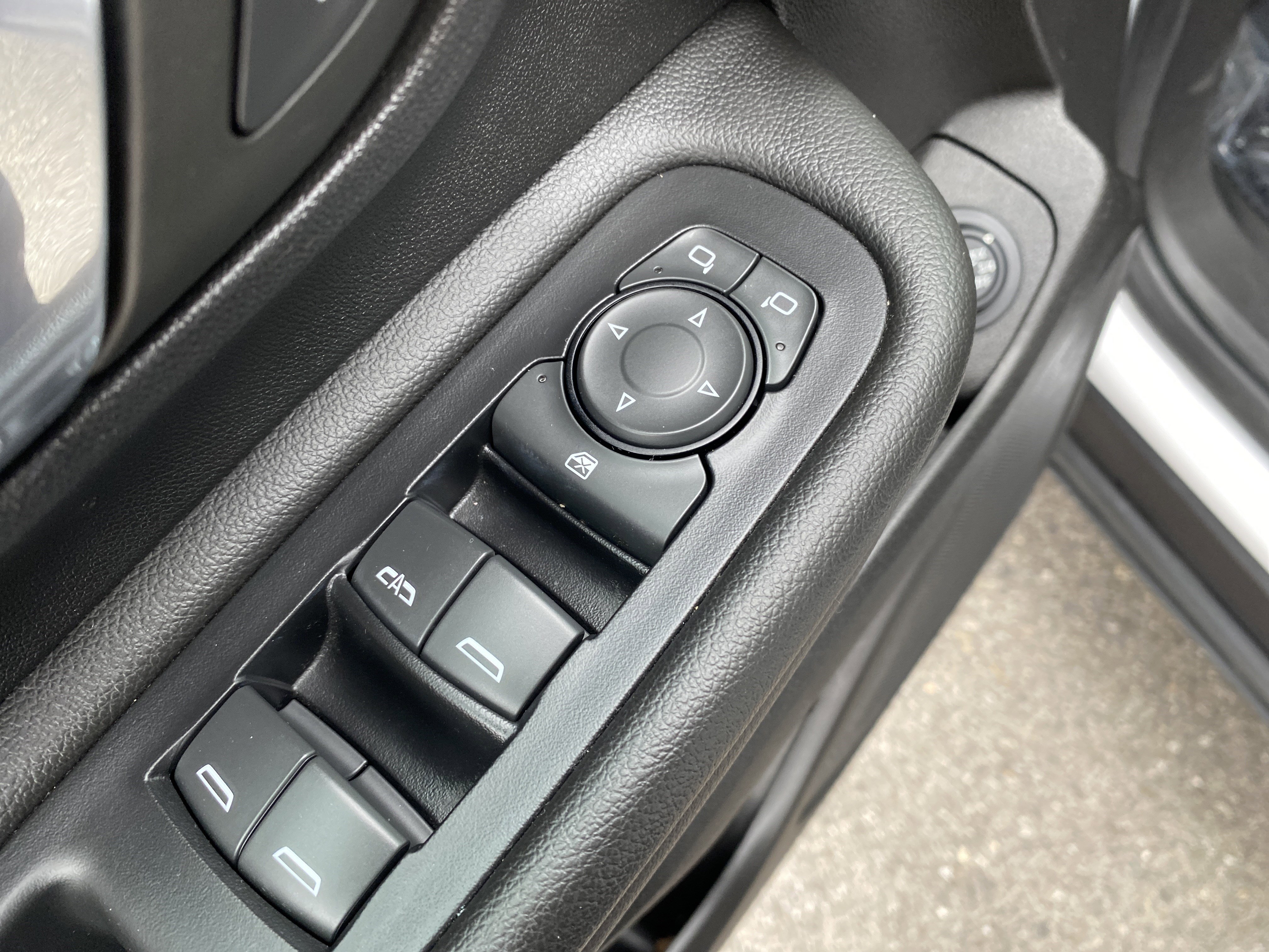 Used 2023 GMC Terrain SLE w/ Driver Convenience Package image 18