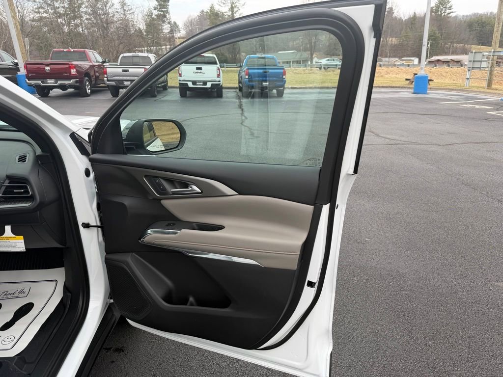 New 2026 Chevrolet Traverse LT w/ Driver Confidence Package image 17