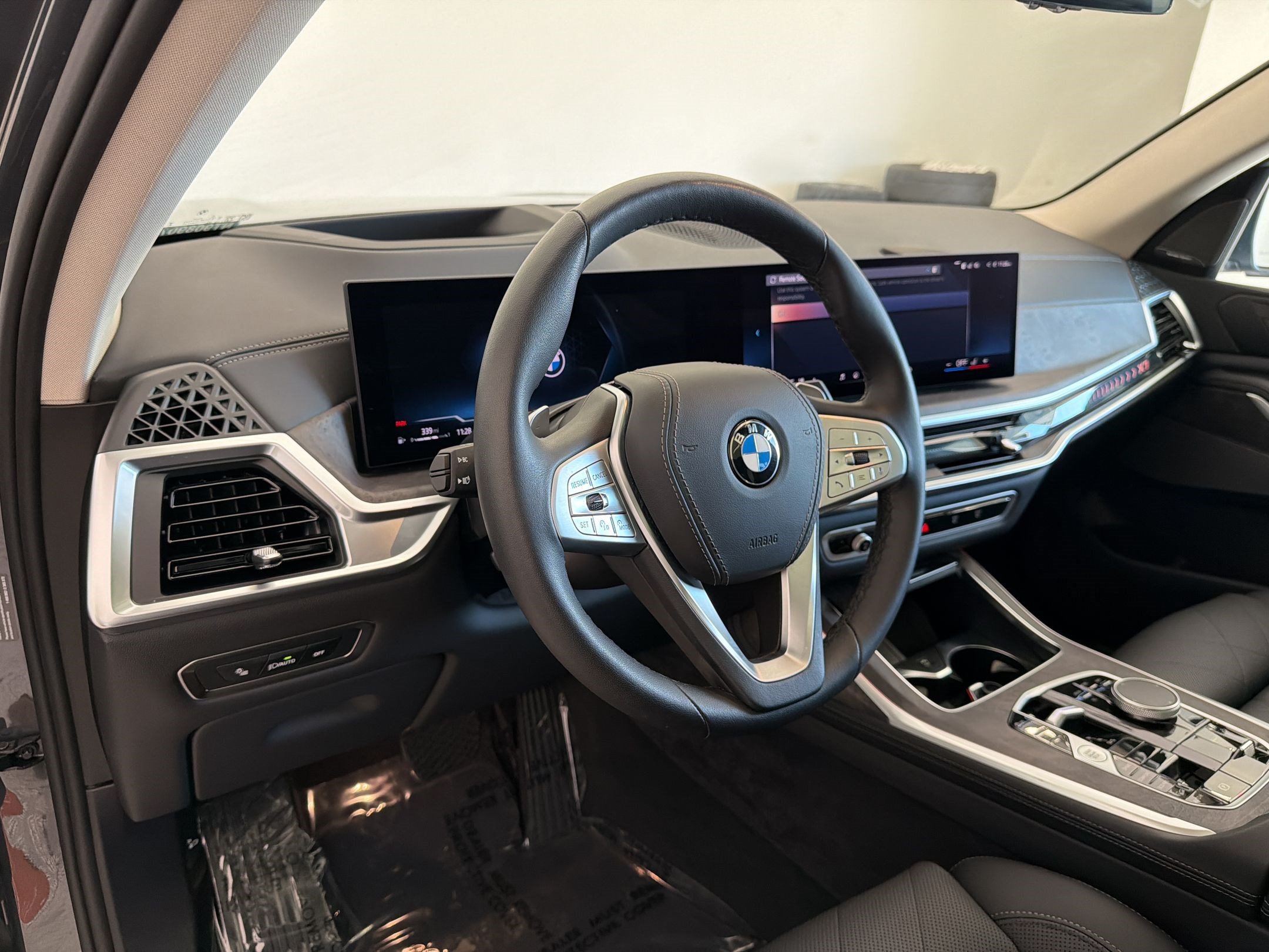 Used 2026 BMW X7 xDrive40i w/ Premium Package AWD/4WD image 4