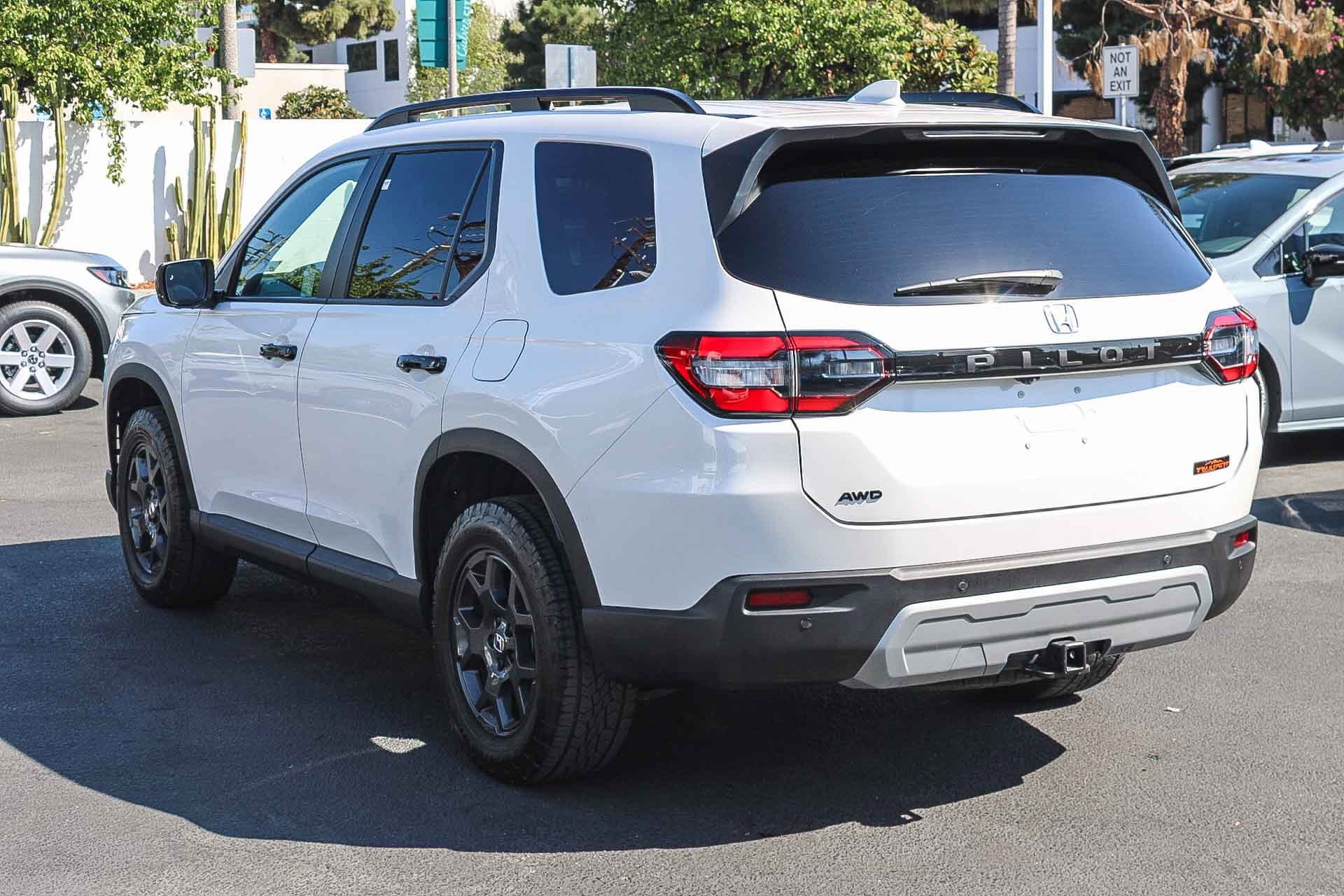 Used 2024 Honda Pilot TrailSport image 7