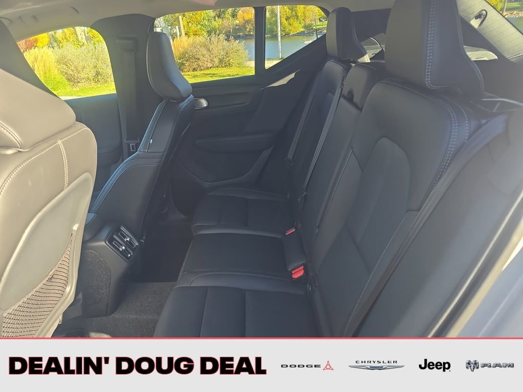 Used 2025 Volvo XC40 B5 Core image 25