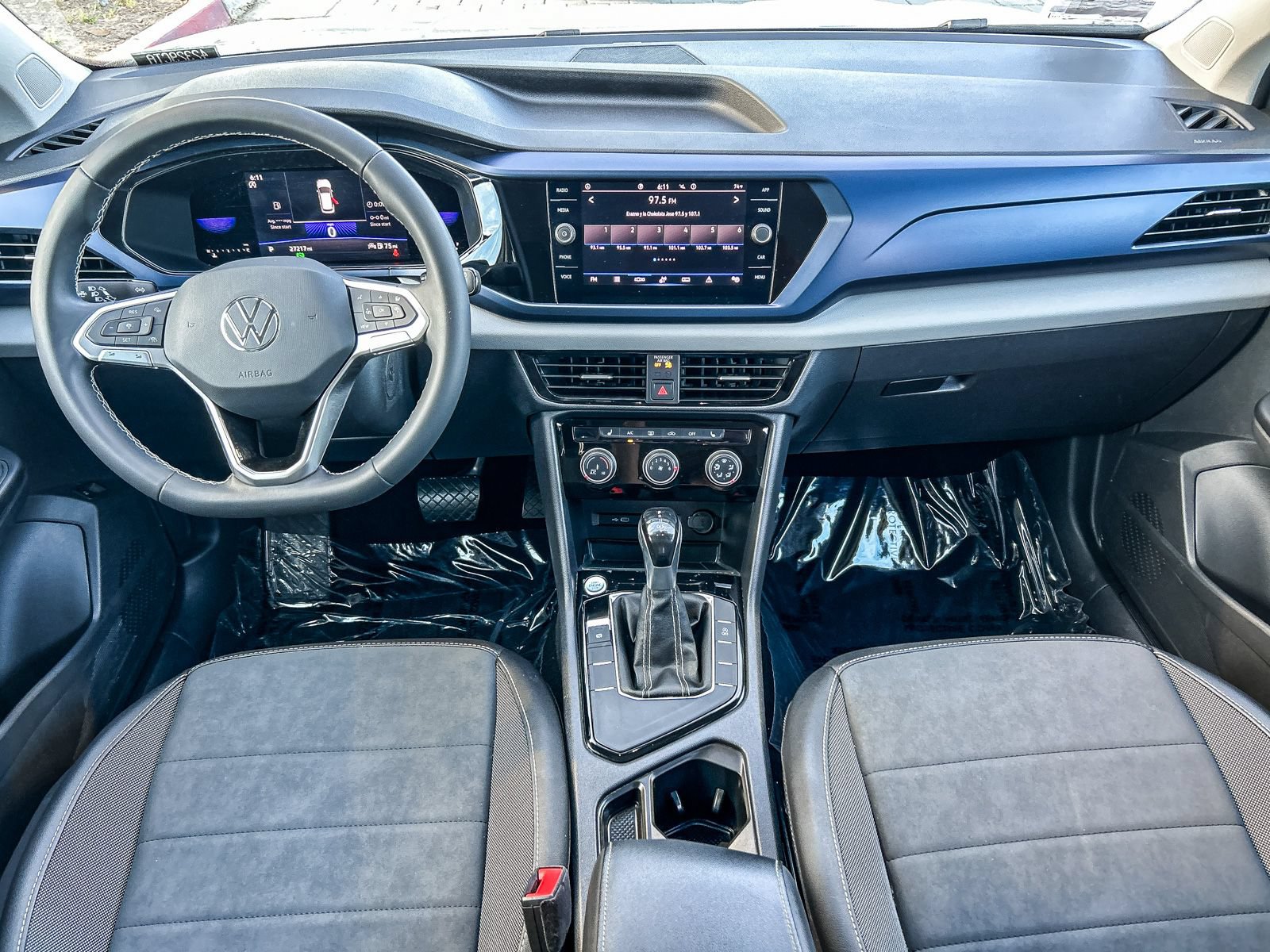 Used 2023 Volkswagen Taos SE w/ Panoramic Sunroof Package FWD image 13