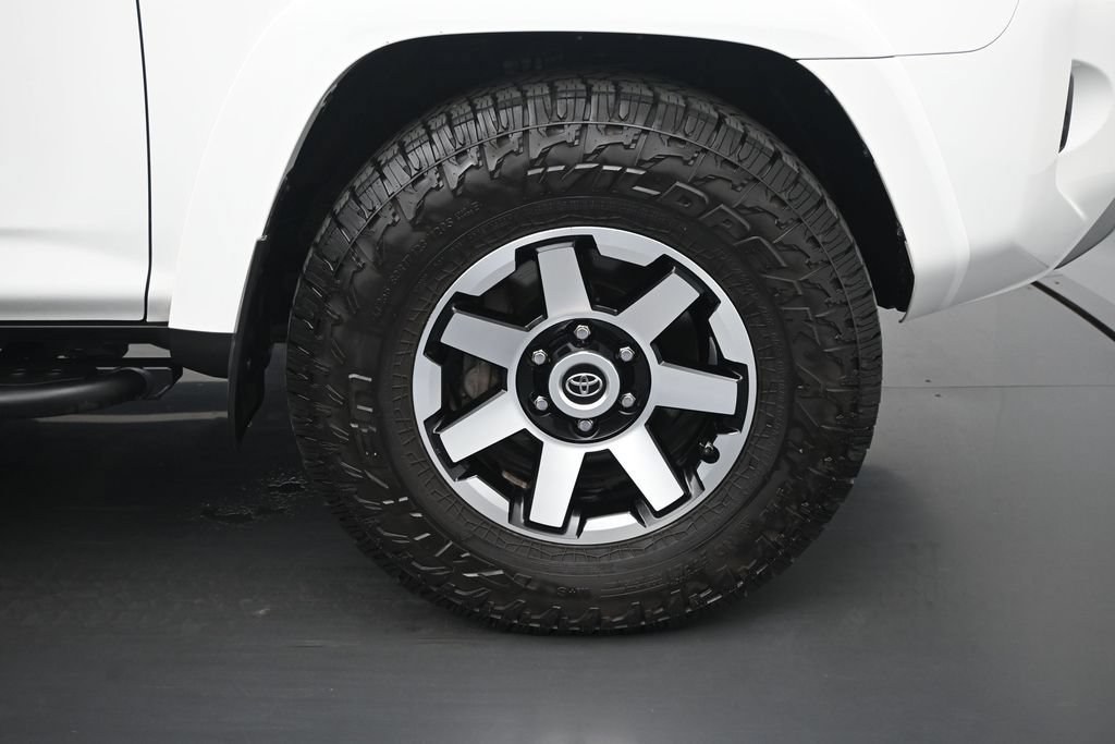 Used 2022 Toyota 4Runner TRD Off-Road AWD/4WD image 23