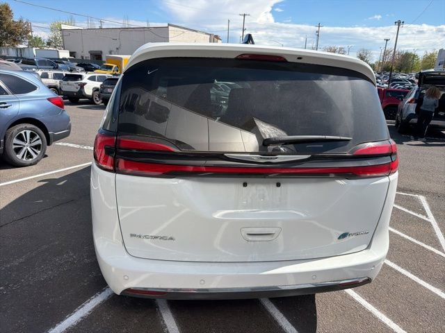 Used 2024 Chrysler Pacifica Select image 8