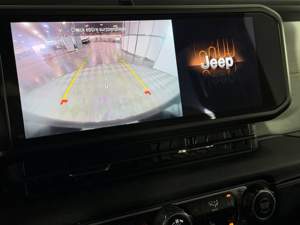 Used 2024 Jeep Wrangler Unlimited Sahara AWD/4WD image 19