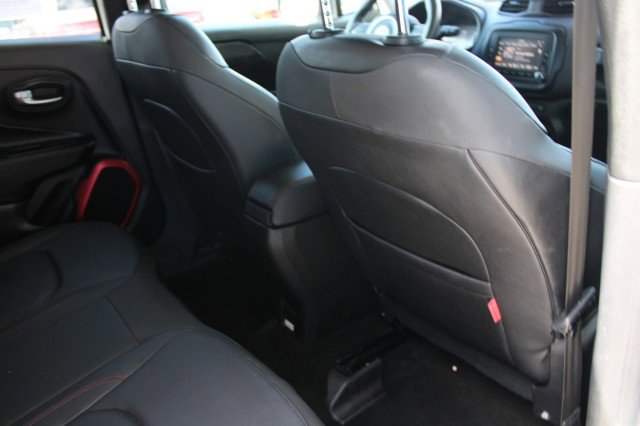 Used 2016 Jeep Renegade Trailhawk w/ Premium Trailhawk Package AWD/4WD image 16