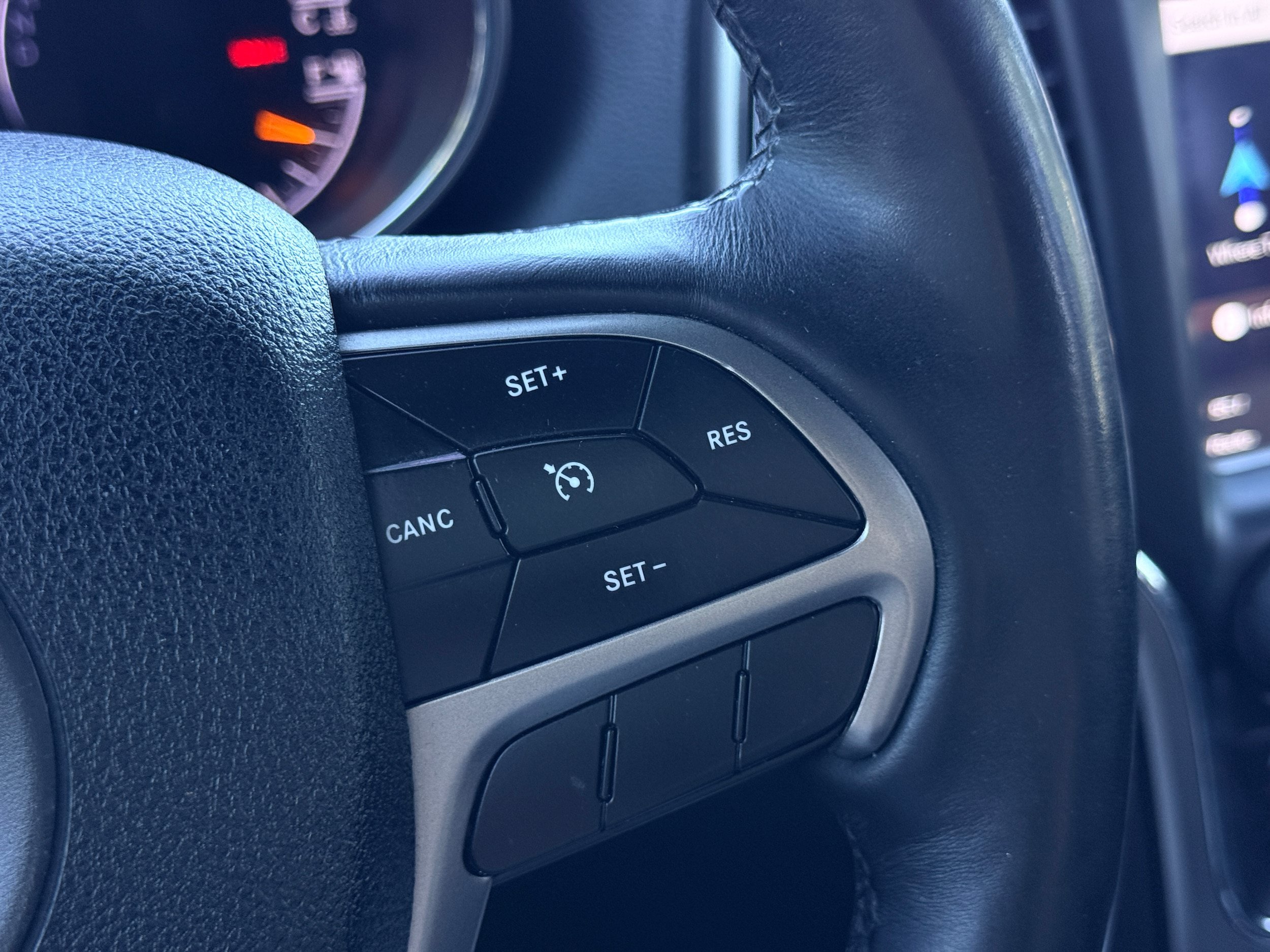 Used 2018 Jeep Grand Cherokee Altitude AWD/4WD image 15
