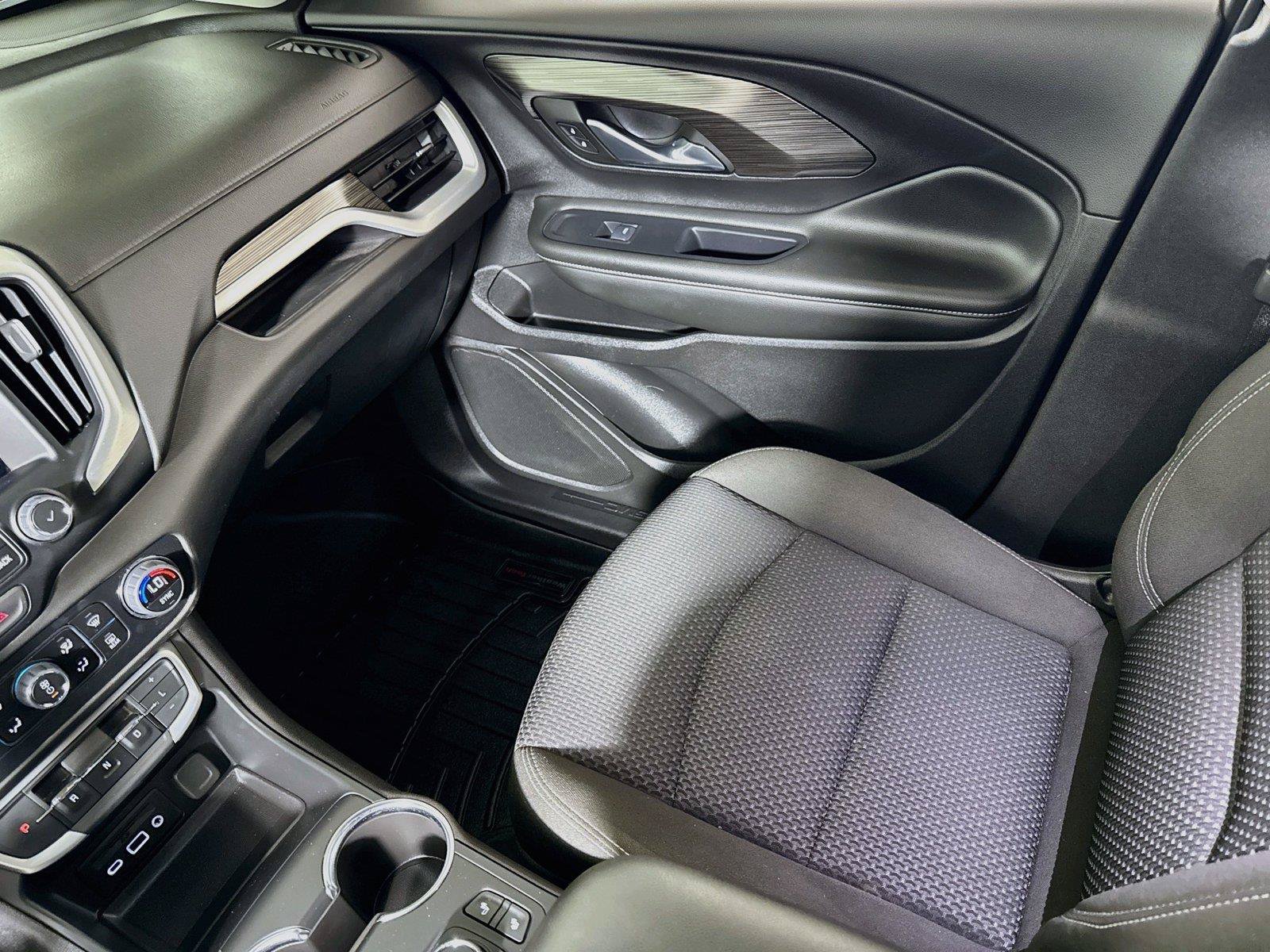 Used 2024 GMC Terrain SLE w/ Driver Convenience Package FWD image 21