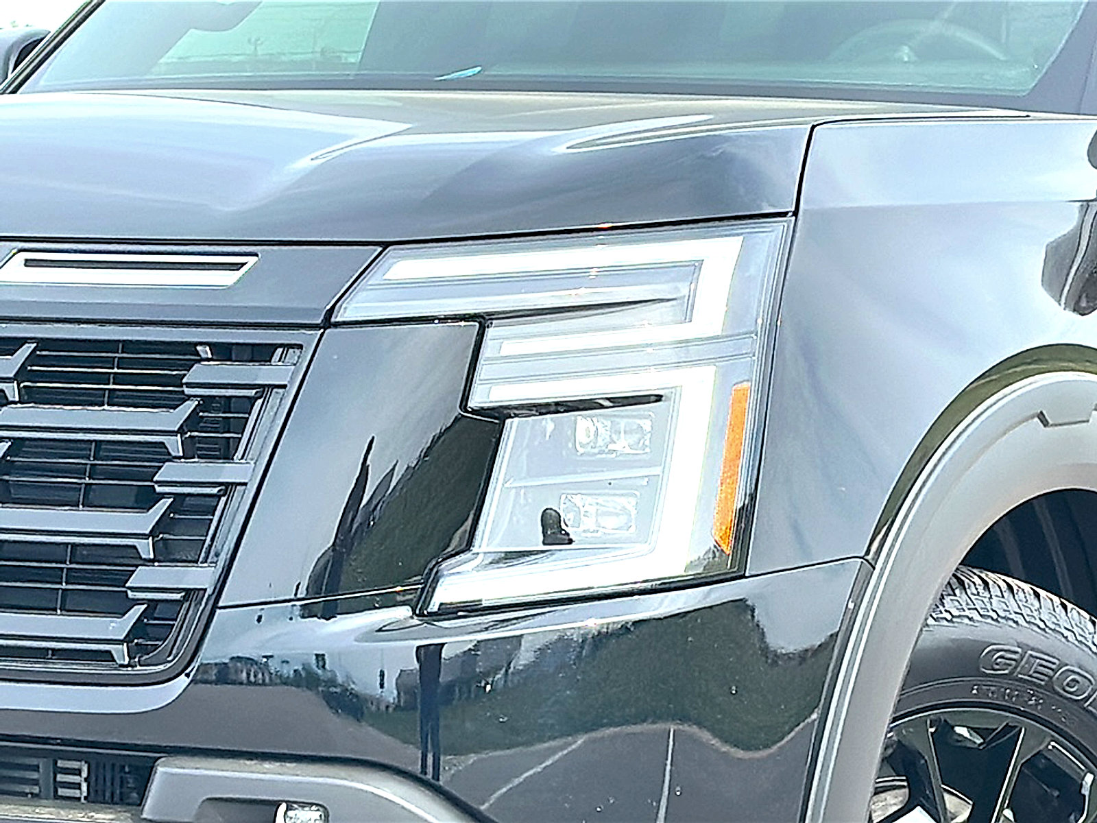 Used 2025 Nissan Armada PRO-4X image 4