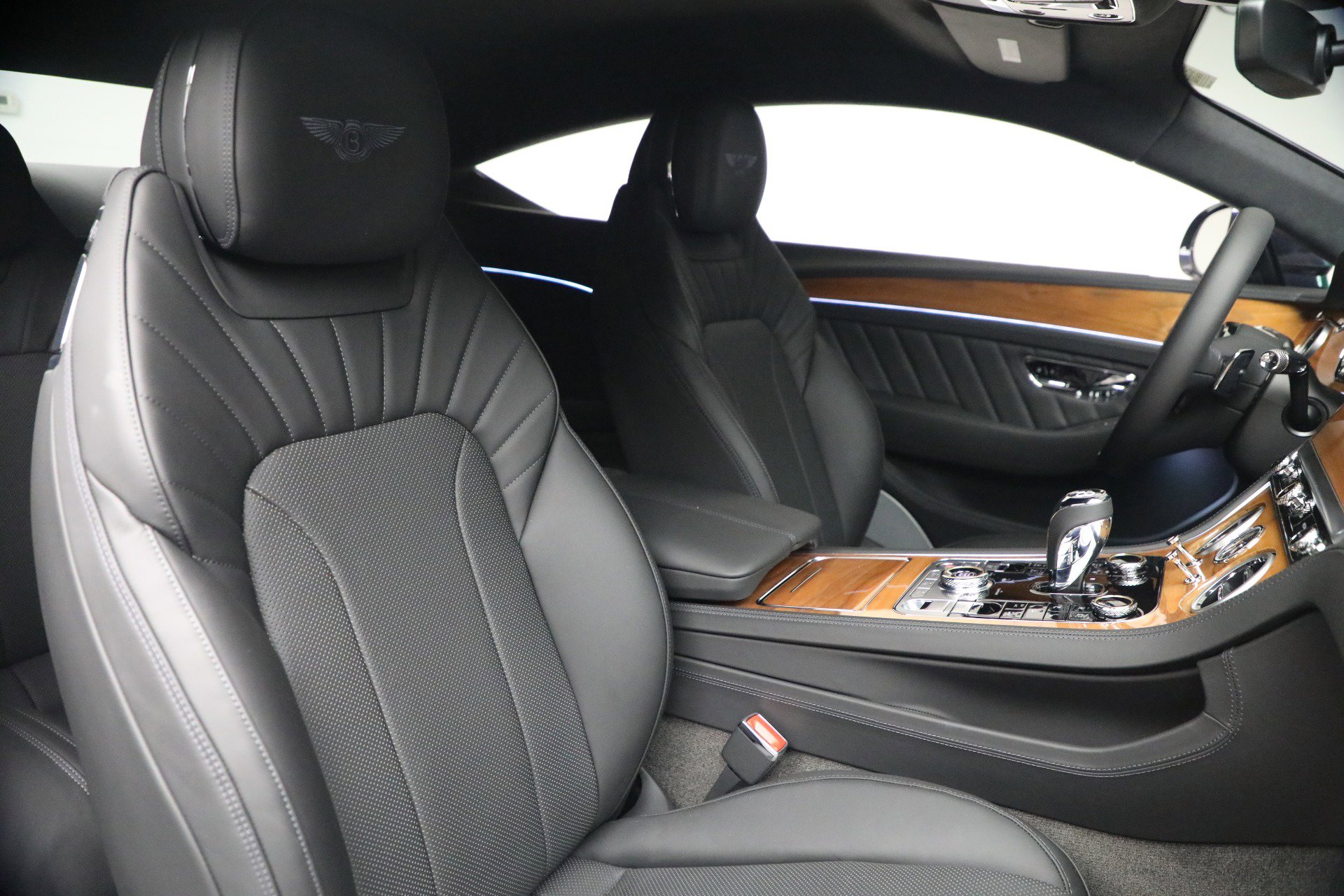 Used 2024 Bentley Continental GT V8 image 26