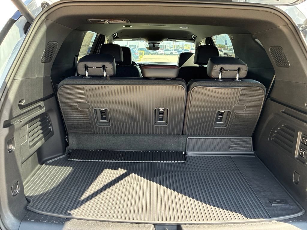 New 2026 Chevrolet Traverse RS w/ LPO, Floor Liner Package FWD image 9