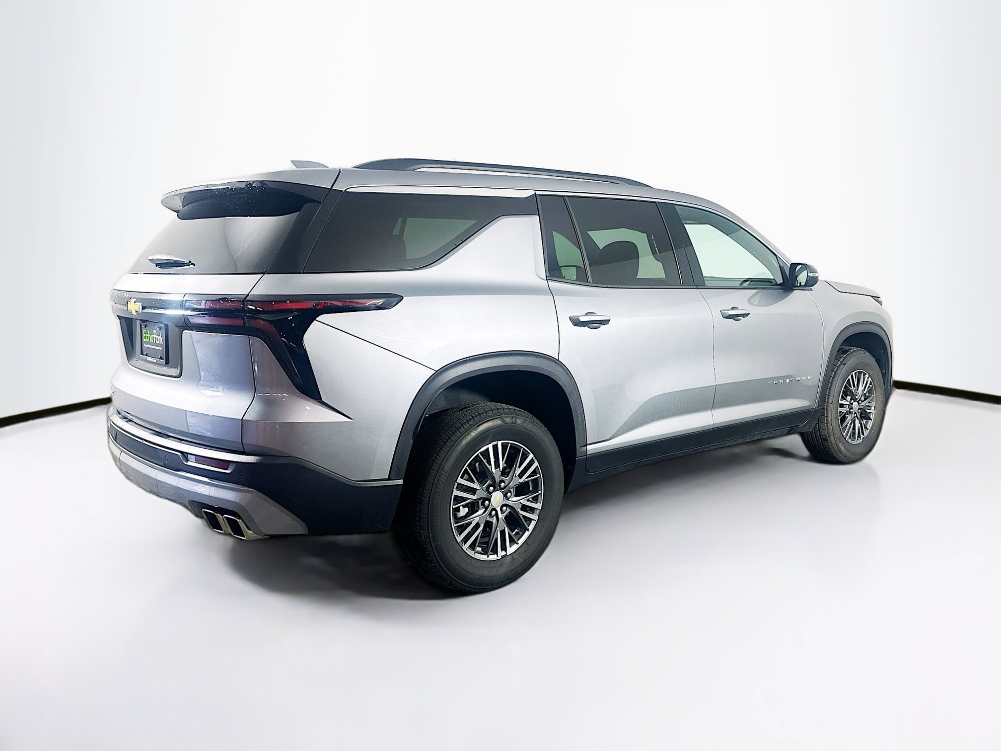 Used 2025 Chevrolet Traverse LT FWD image 9