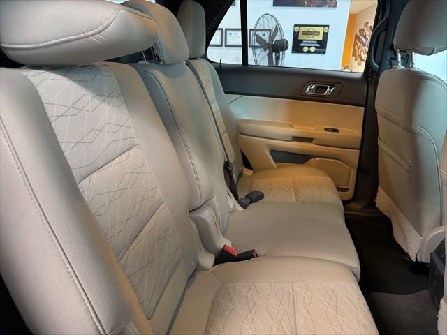 Used 2015 Ford Explorer Base image 30