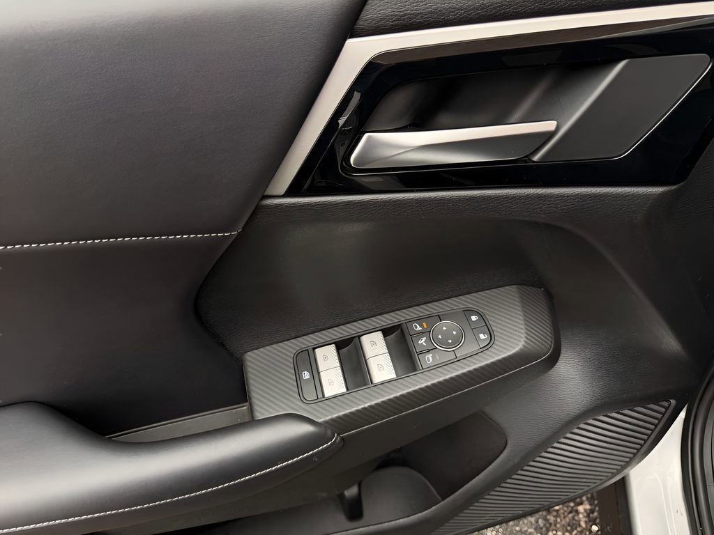 Used 2024 Mitsubishi Outlander SE image 17