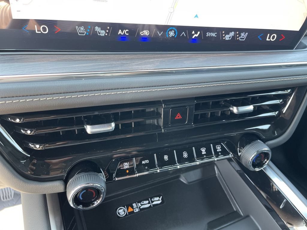 New 2026 Chevrolet Suburban Premier w/ Sun And Tow Package AWD/4WD image 19
