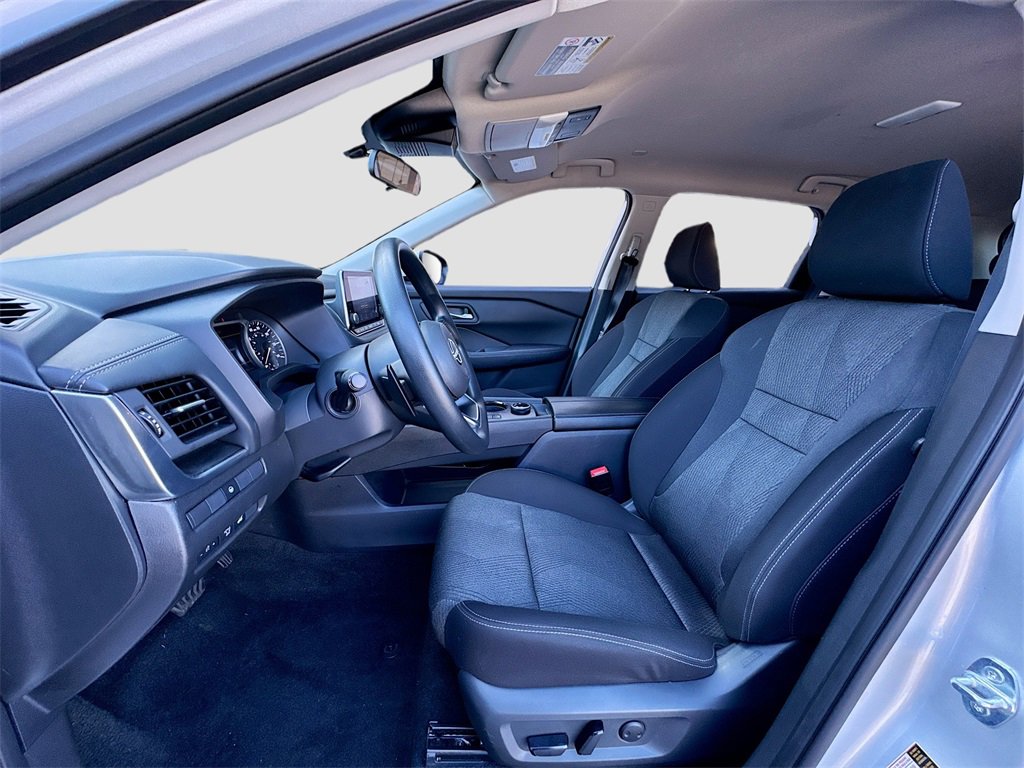 Used 2024 Nissan Rogue SV image 12