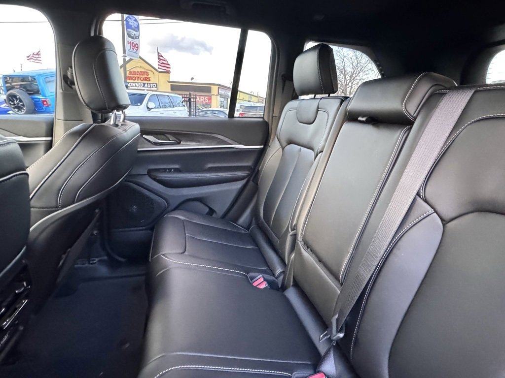 New 2025 Jeep Grand Cherokee Limited image 16
