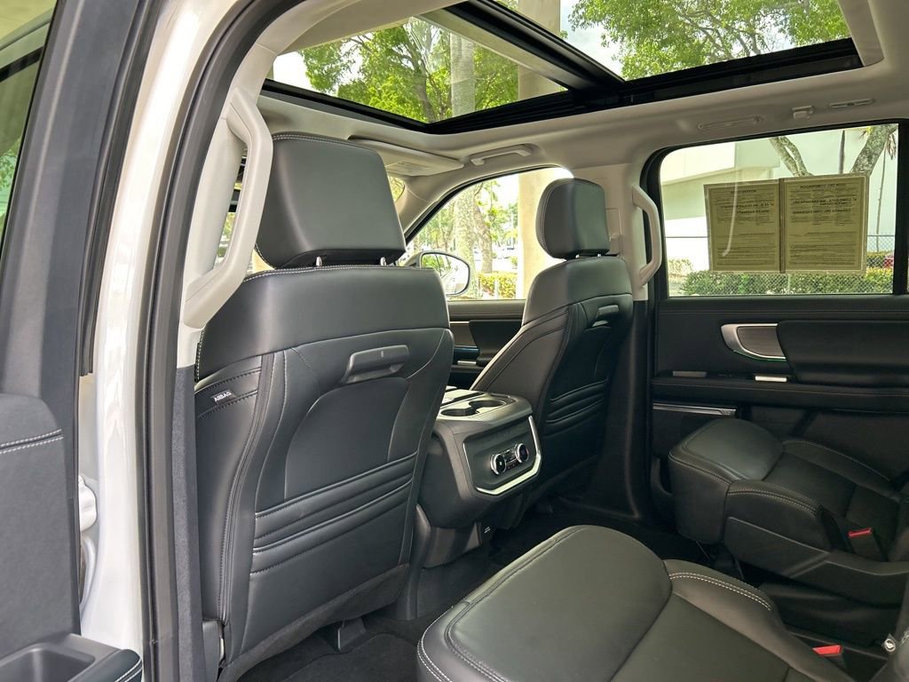 Used 2025 Ford Expedition Platinum image 52