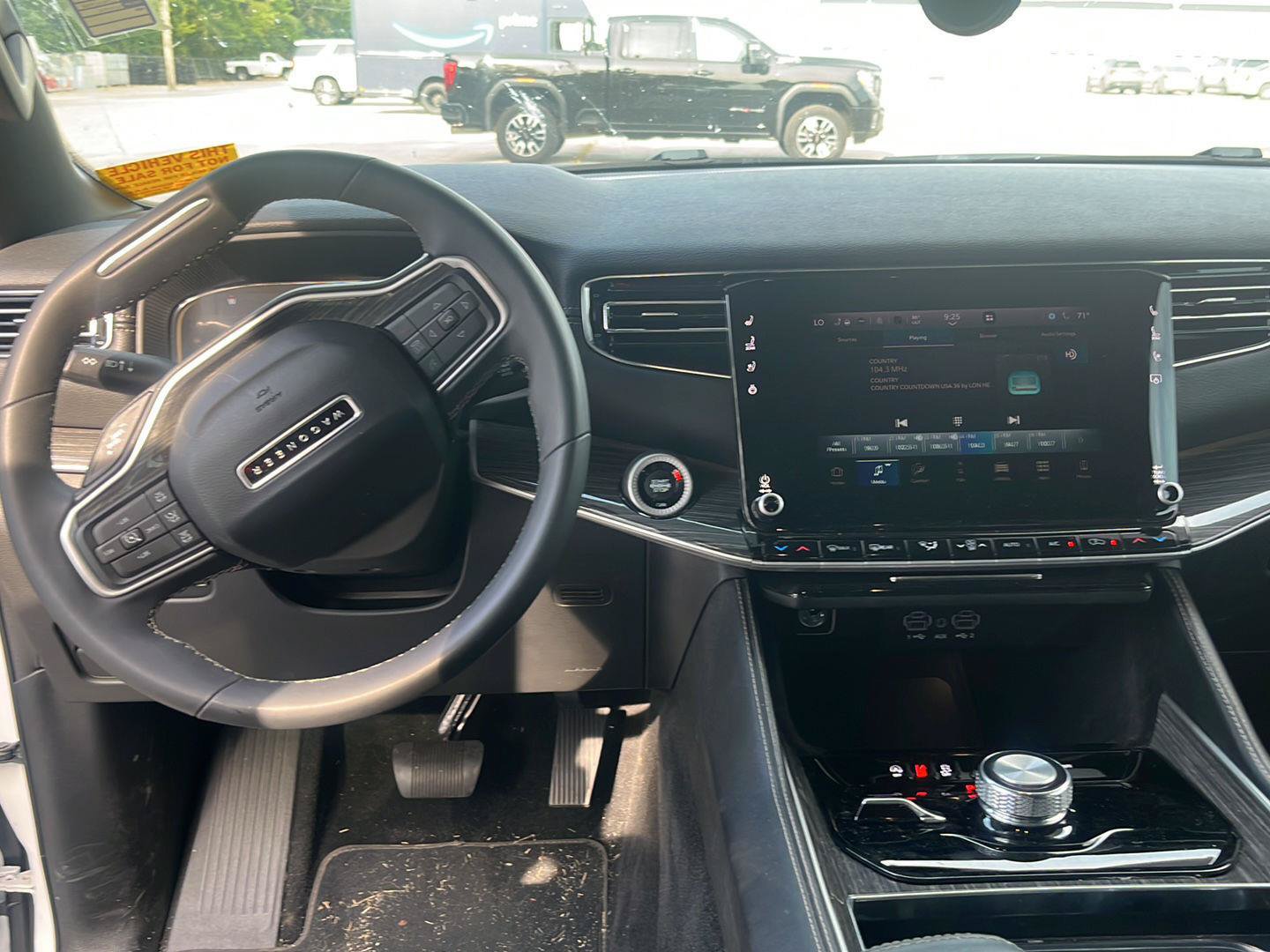 Used 2022 Jeep Wagoneer Series II AWD/4WD image 11