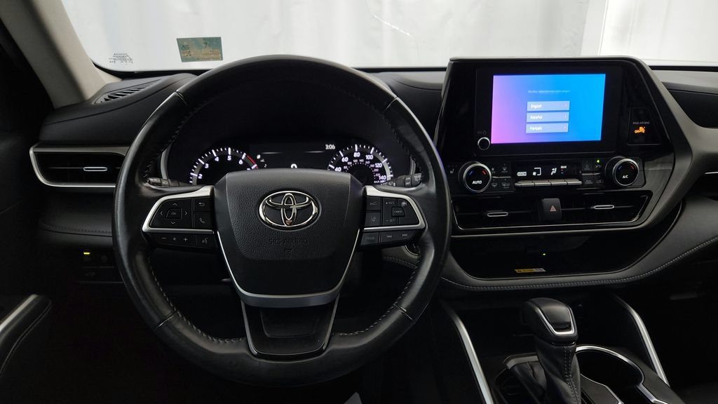 Used 2023 Toyota Highlander XLE AWD/4WD image 26