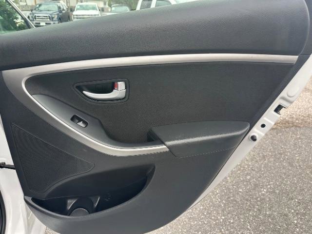 Used 2017 Hyundai Elantra GT image 31