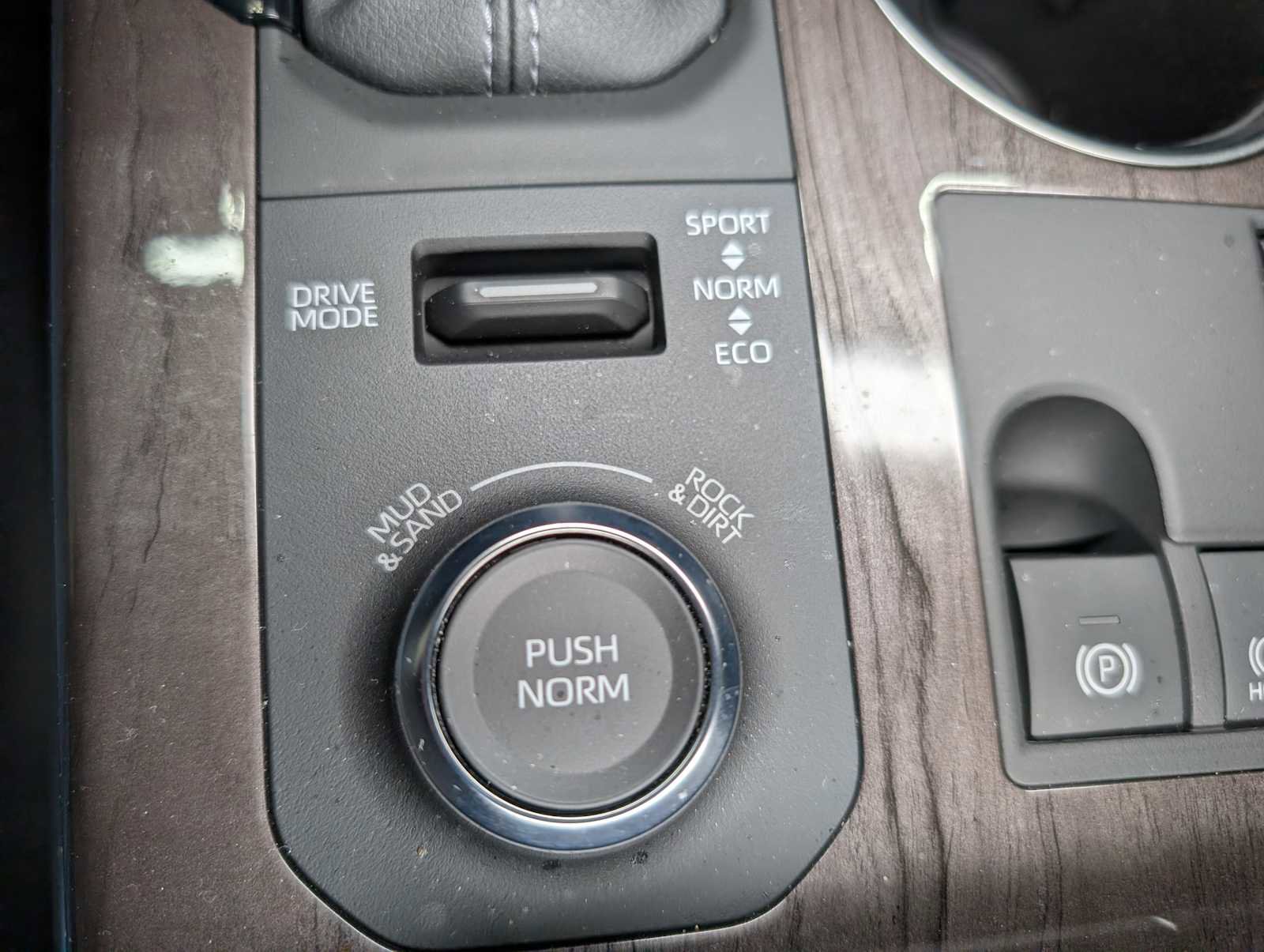 Used 2024 Toyota Highlander Platinum image 39