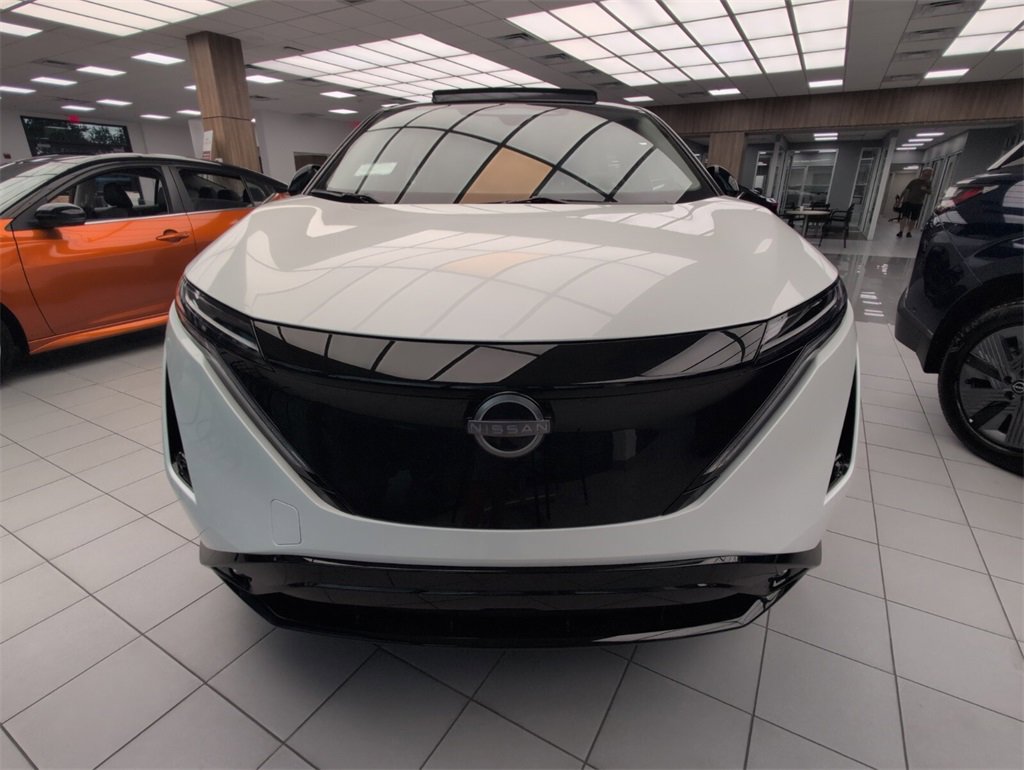 New 2025 Nissan Ariya Platinum image 3