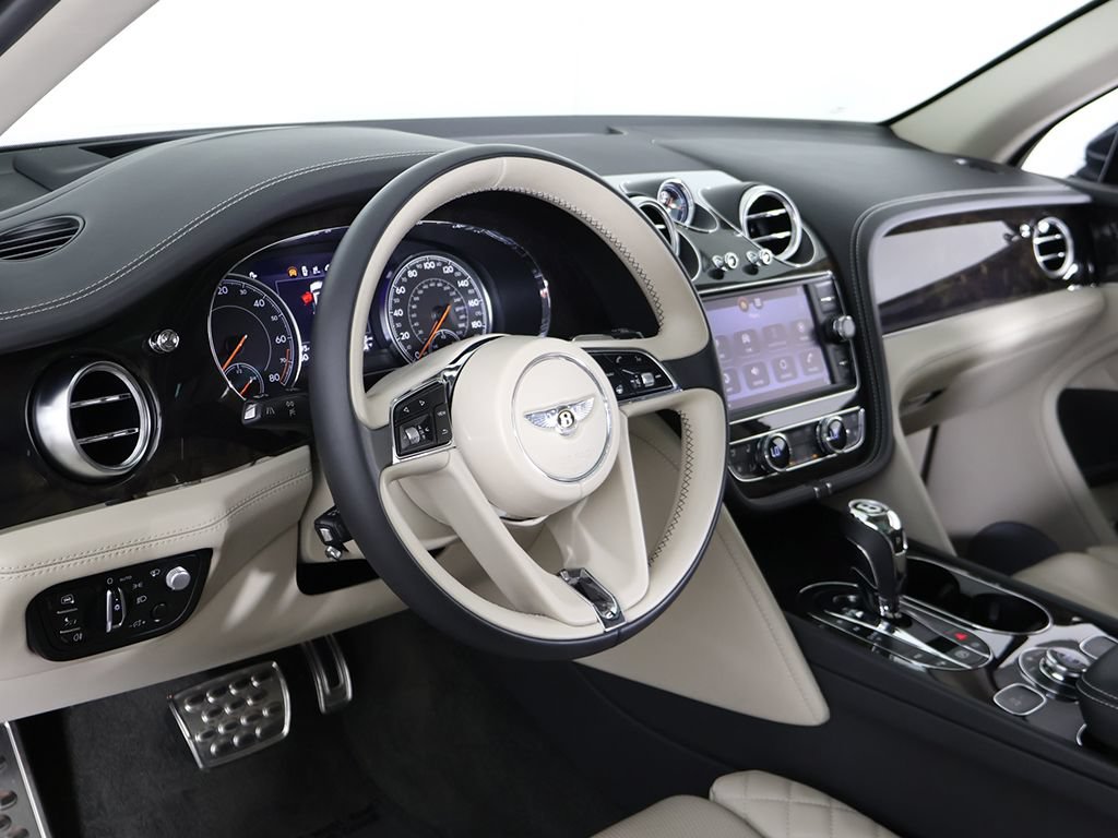 Used 2020 Bentley Bentayga Plug-In Hybrid AWD/4WD image 34