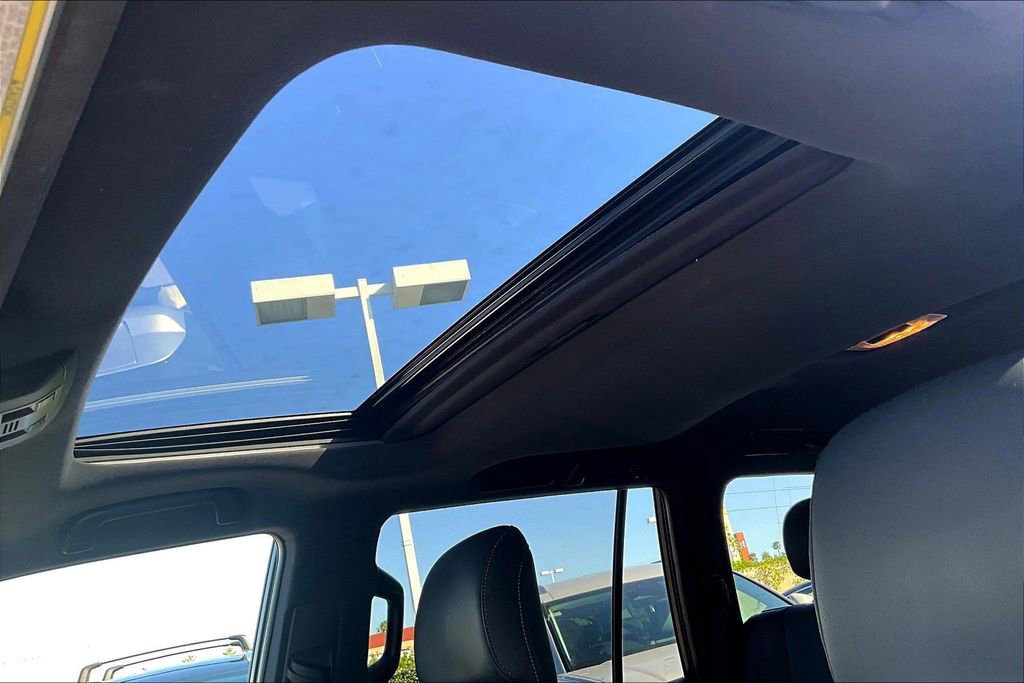 Used 2023 Lexus GX 460 Premium w/ Accessory Package image 12