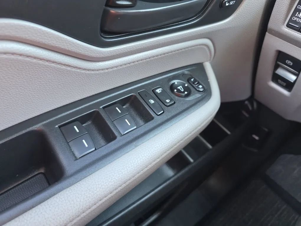 Used 2018 Honda Odyssey EX-L image 23