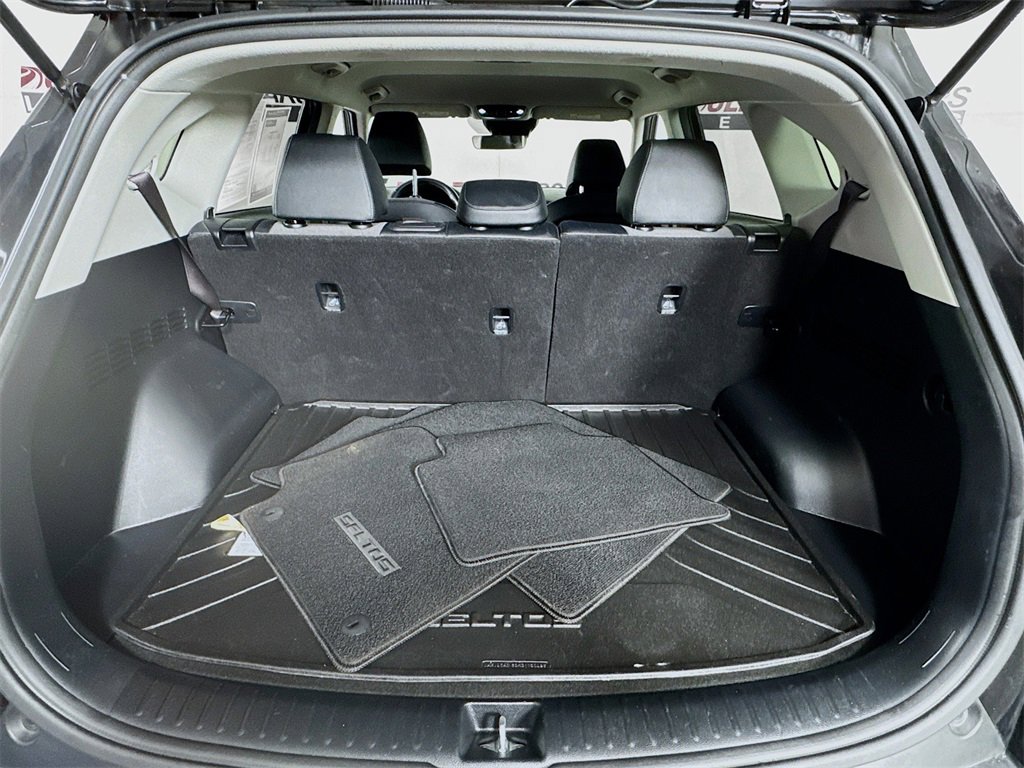 Used 2023 Kia Seltos S w/ Navigation Package image 24