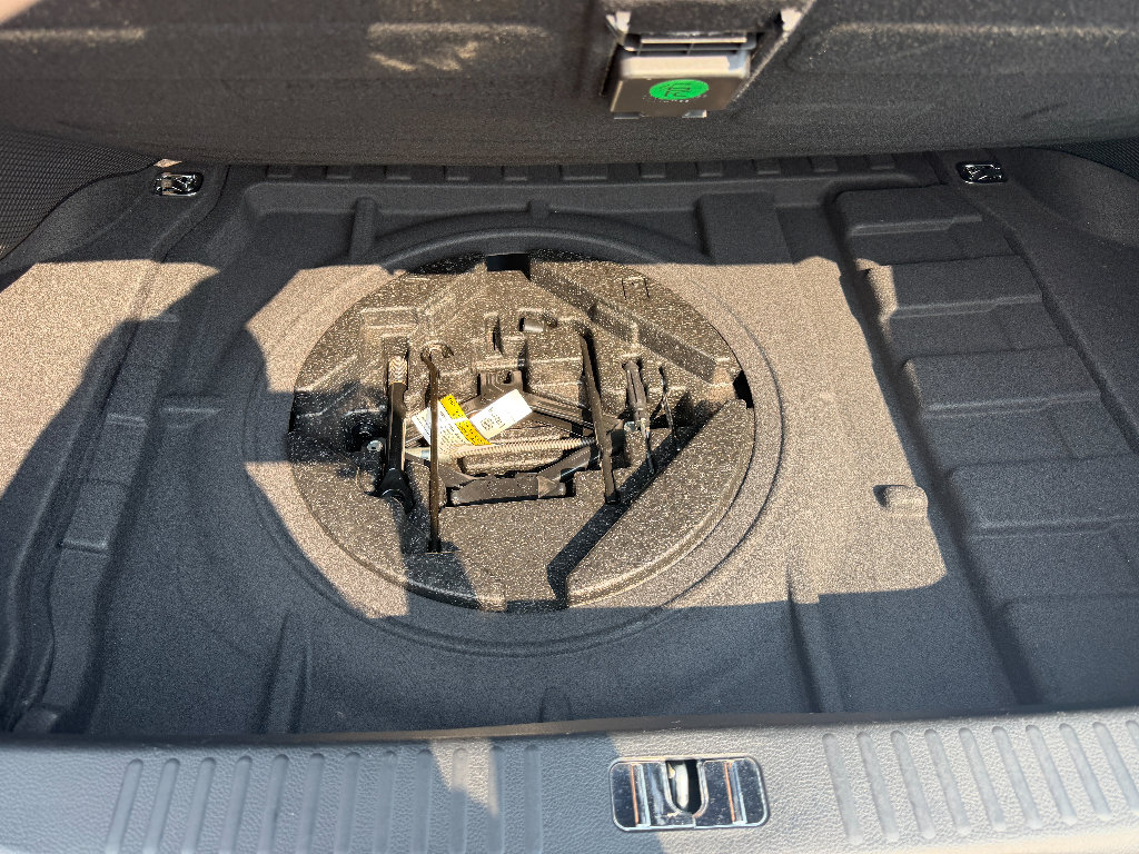 Used 2014 Hyundai Equus Signature RWD image 12