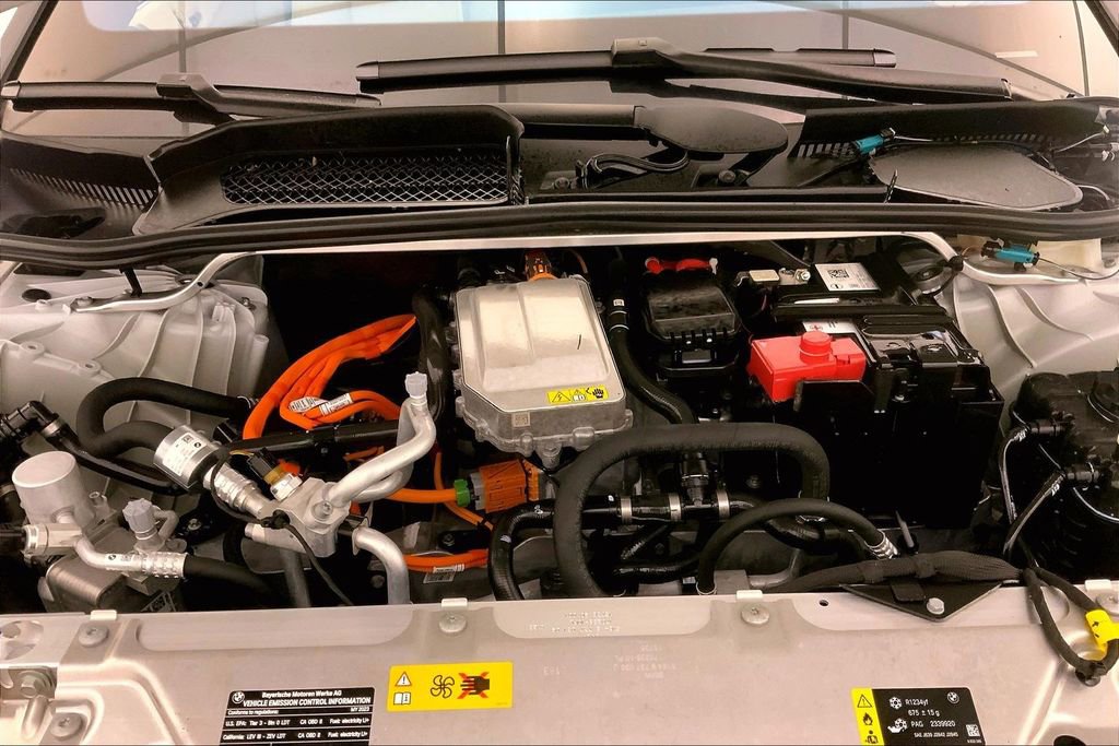 Certified 2023 BMW iX xDrive50 w/ Premium Package AWD/4WD image 9