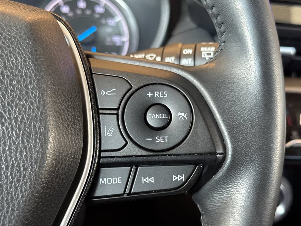 Used 2023 Toyota Venza LE AWD/4WD image 32