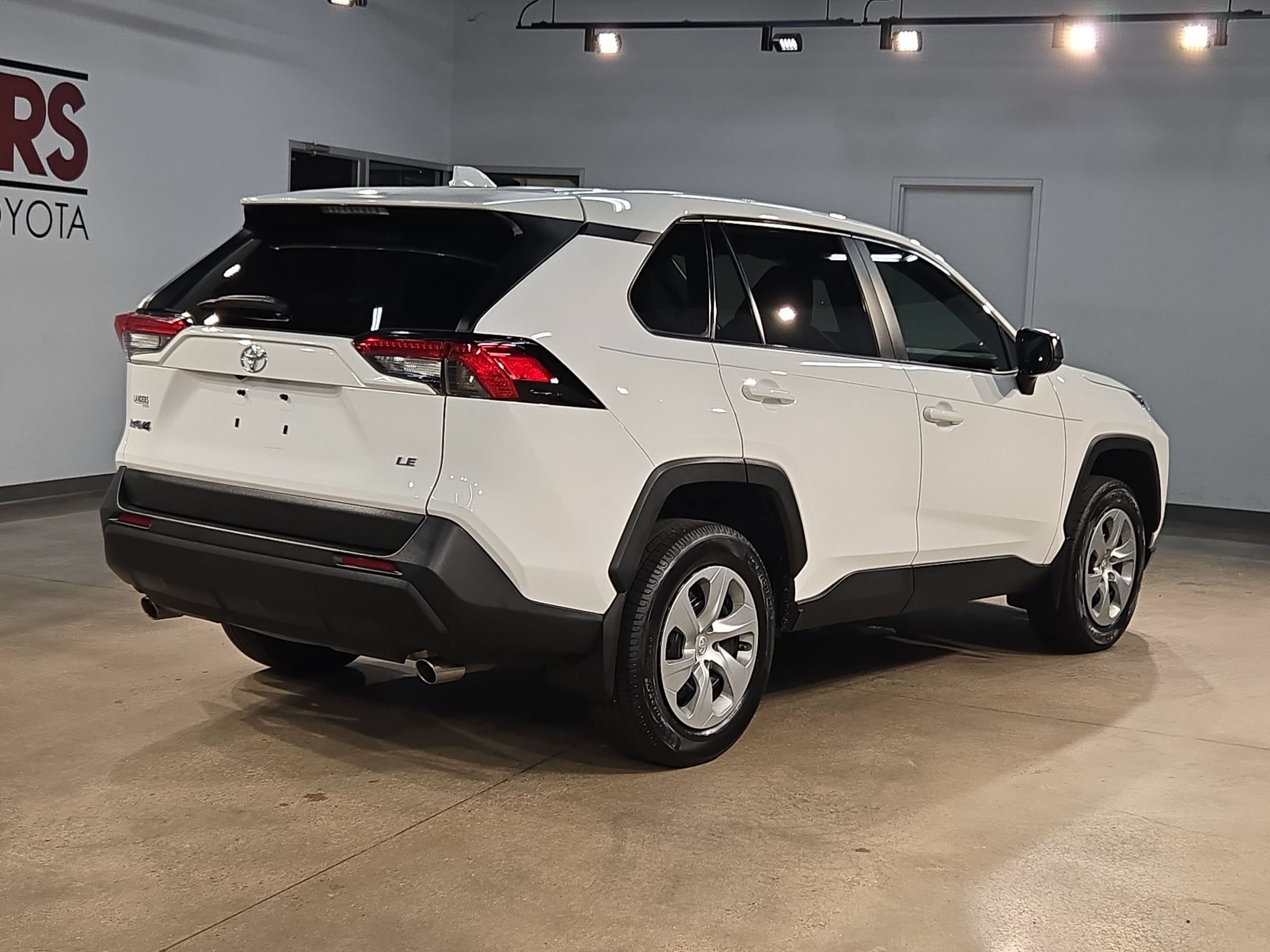 Used 2022 Toyota RAV4 LE FWD image 7