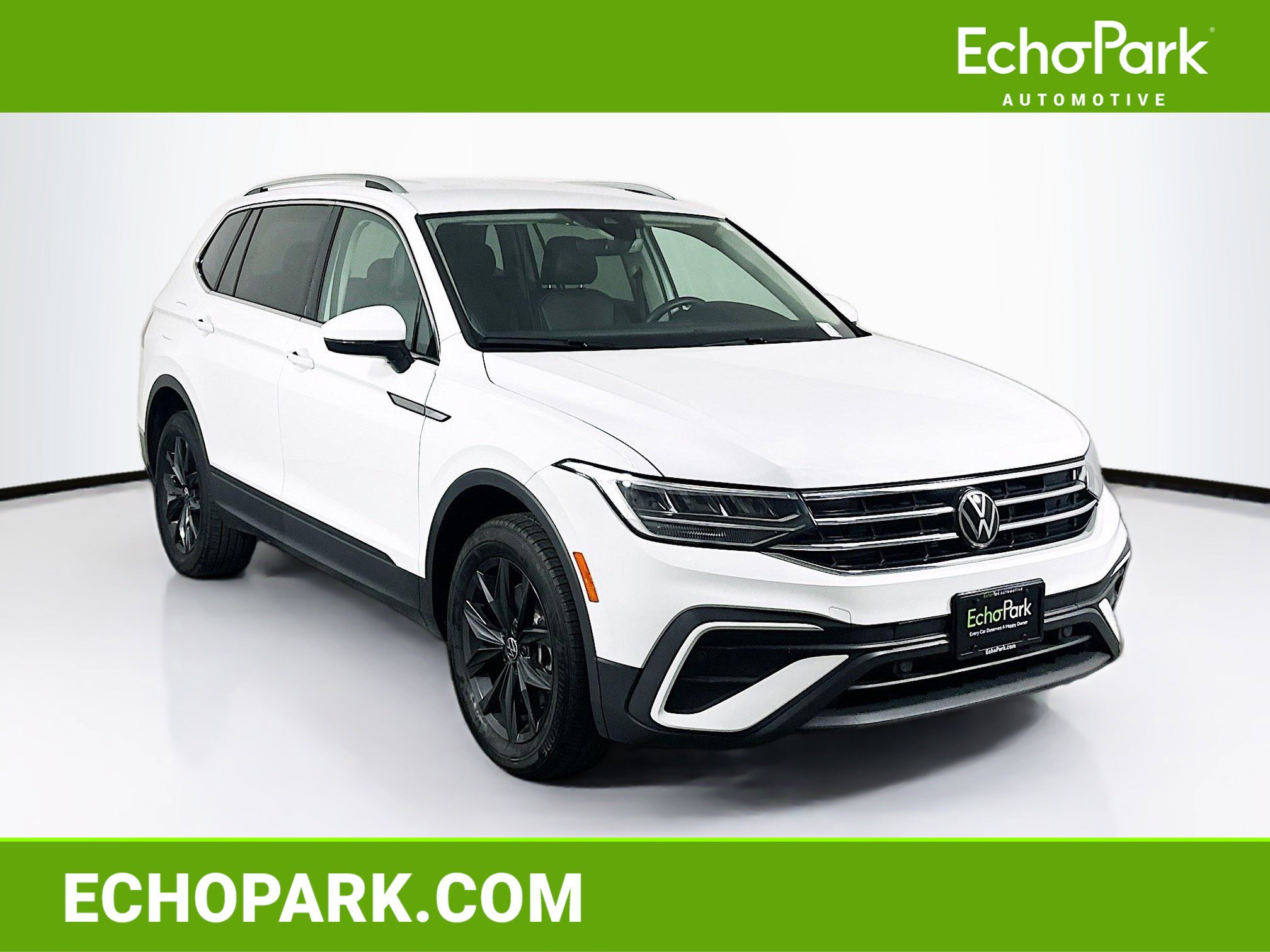 Used 2024 Volkswagen Tiguan SE image 1