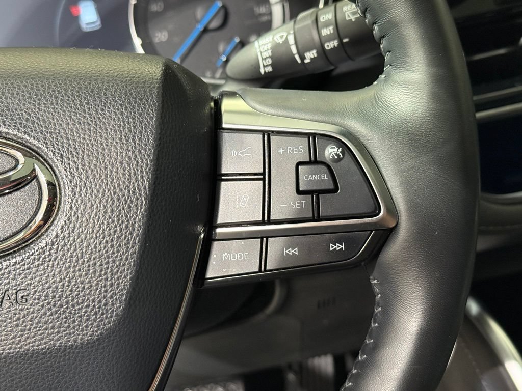 Certified 2021 Toyota Highlander Limited AWD/4WD image 26